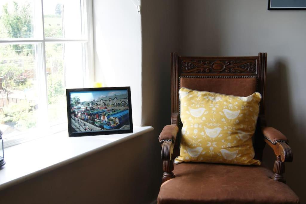 Top Floor At Cantref House Брекън Екстериор снимка